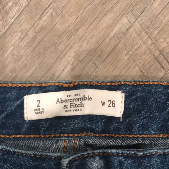 Women’s Abercrombie Distressed Jeans - Picture 2 of 3